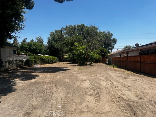 This is a great opportunity for building and owning your own business! Property boasts a great location where lots of development is taking place.
It’s near the 215 and 210 freeways, close to retail centers. The possibilities are endless. Land lot zoned commercial/office in San Bernardino.
