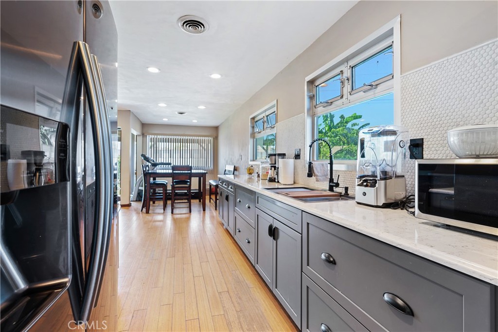 Photo 6 of 18 of 14405 Clymer Street house