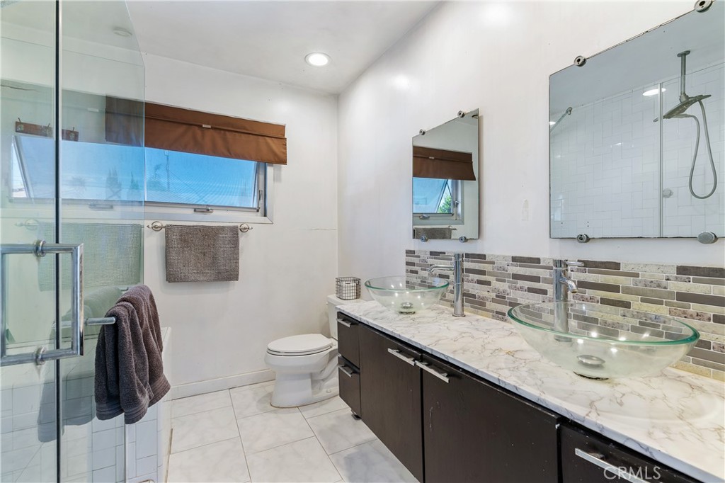 Photo 8 of 18 of 14405 Clymer Street house