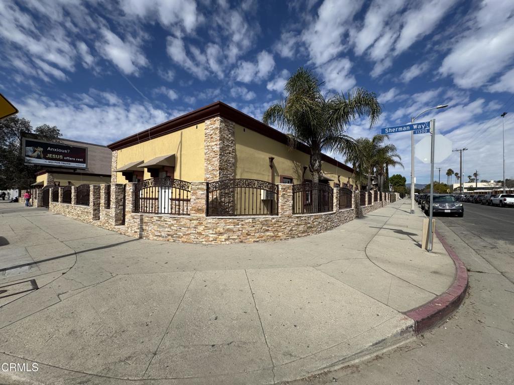Properties 4 11329 Sherman Way