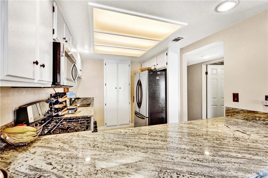 listing image 130725300510690152350