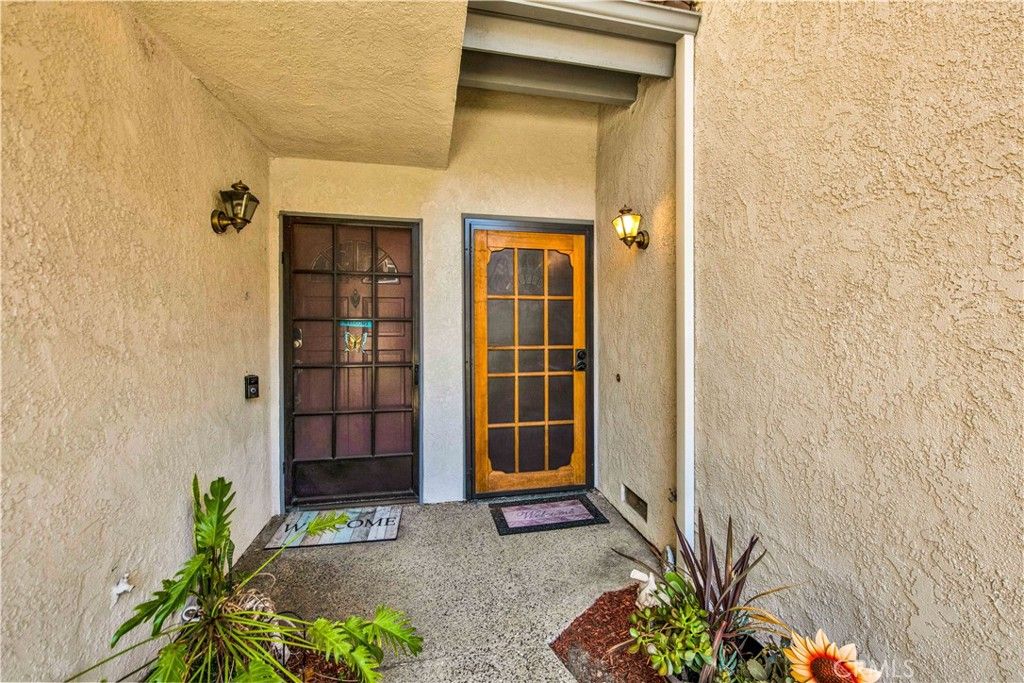 listing image 130725286808284740253