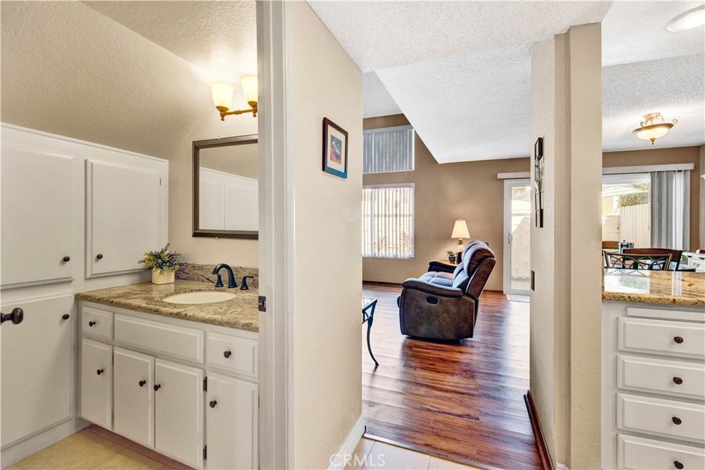 listing image 130725017594099826827