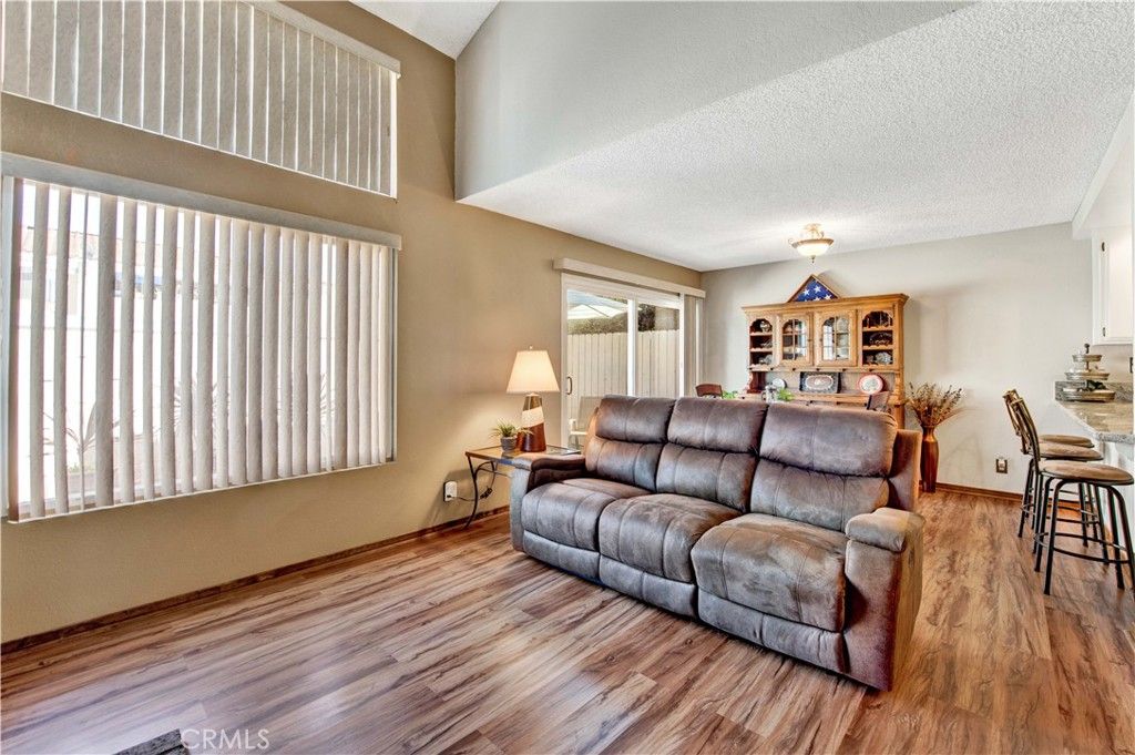 listing image 130728286208054353549