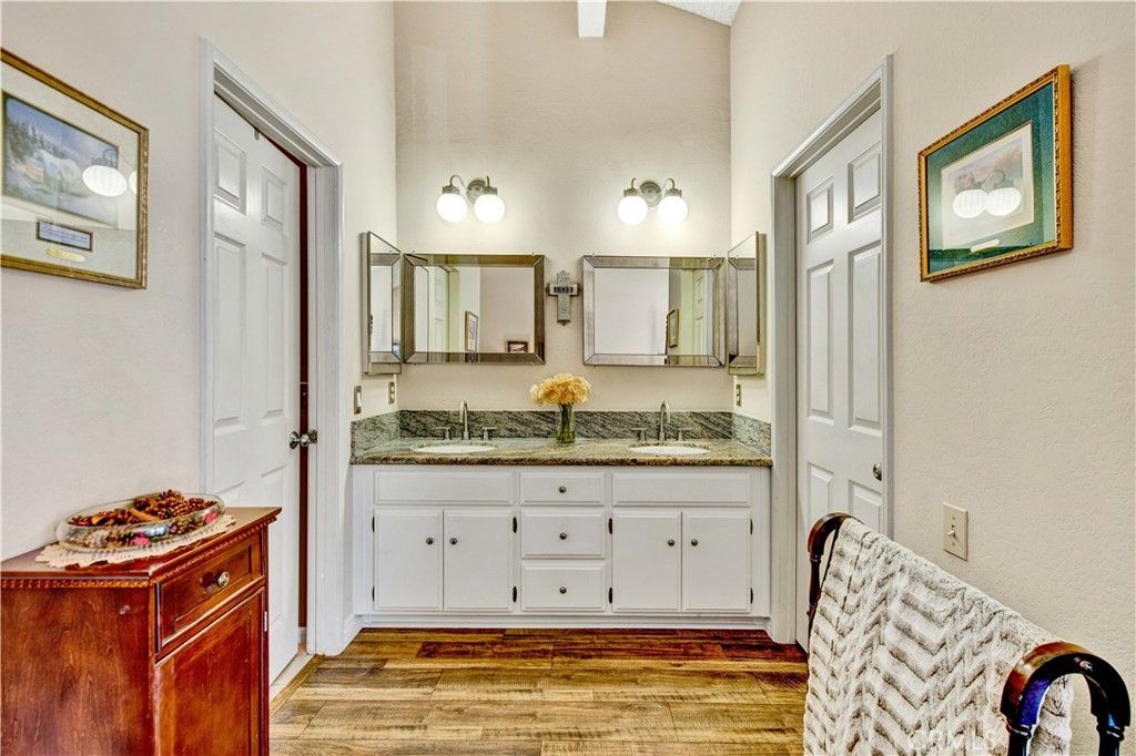 listing image 130722086164025304508