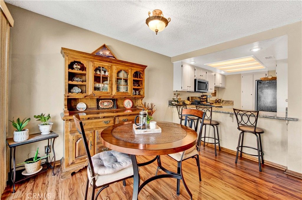 listing image 130720583102257758793