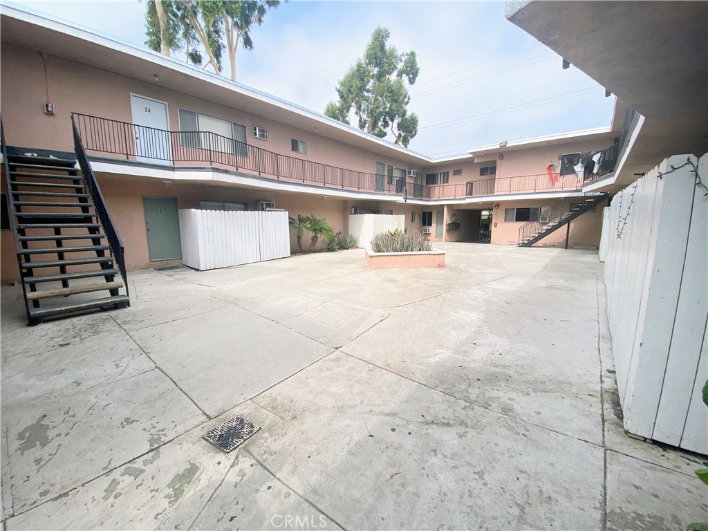 Properties 2 14696 Rayen Street