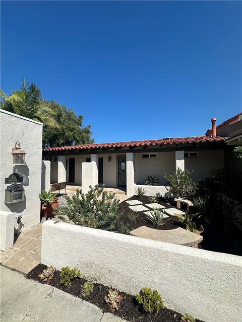 2177 Vista Entrada Newport Beach CA 92660