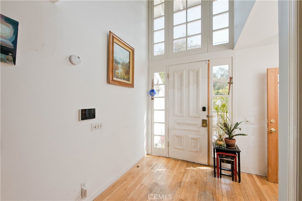 507 W Rustic Road