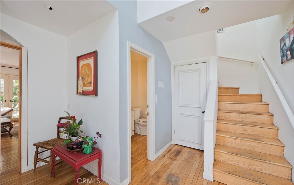 507 W Rustic Road
