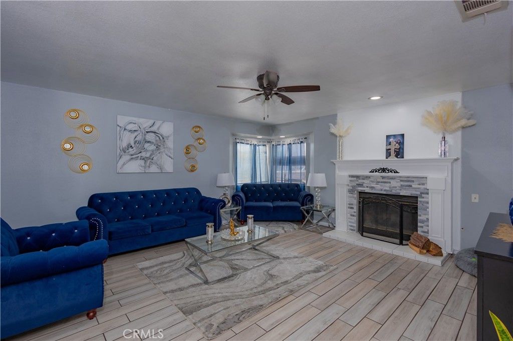 listing image 130726025988832090831