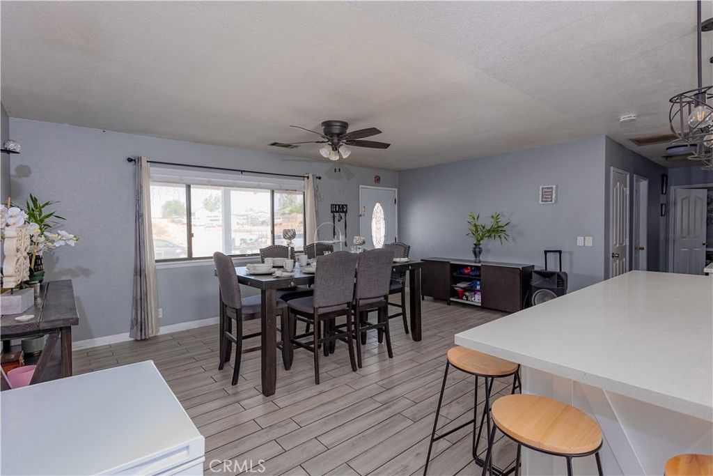 listing image 130721157358021309572