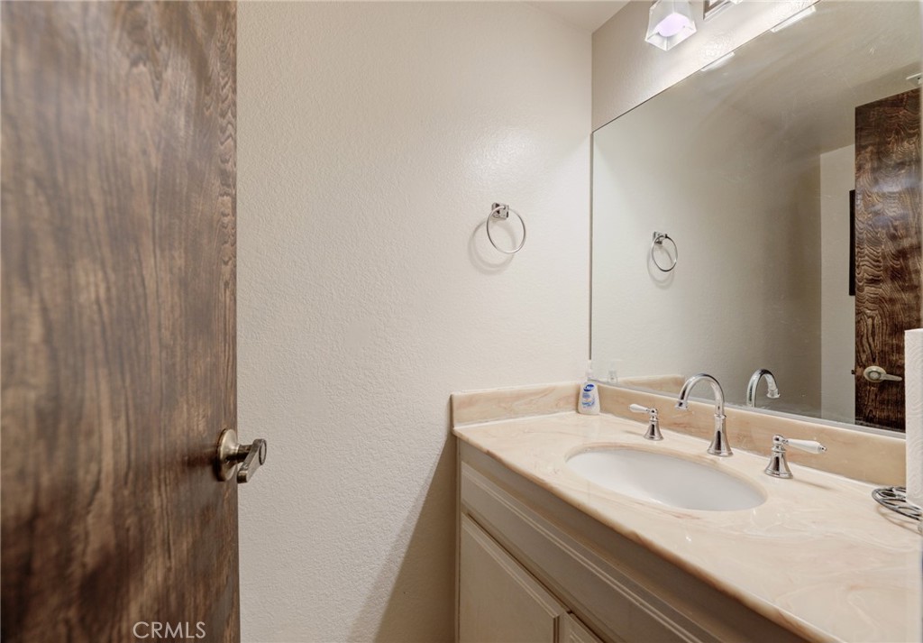 Photo 7 of 36 of 809 Sartori Avenue 1 townhome