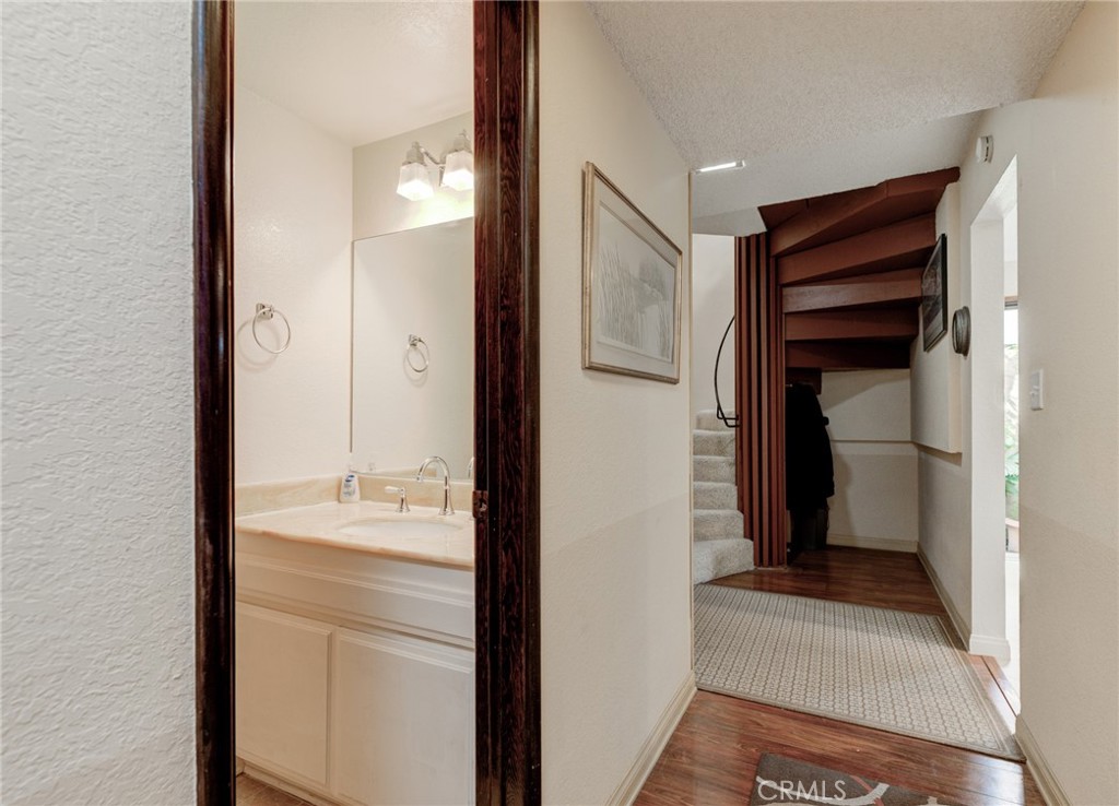Photo 8 of 36 of 809 Sartori Avenue 1 townhome