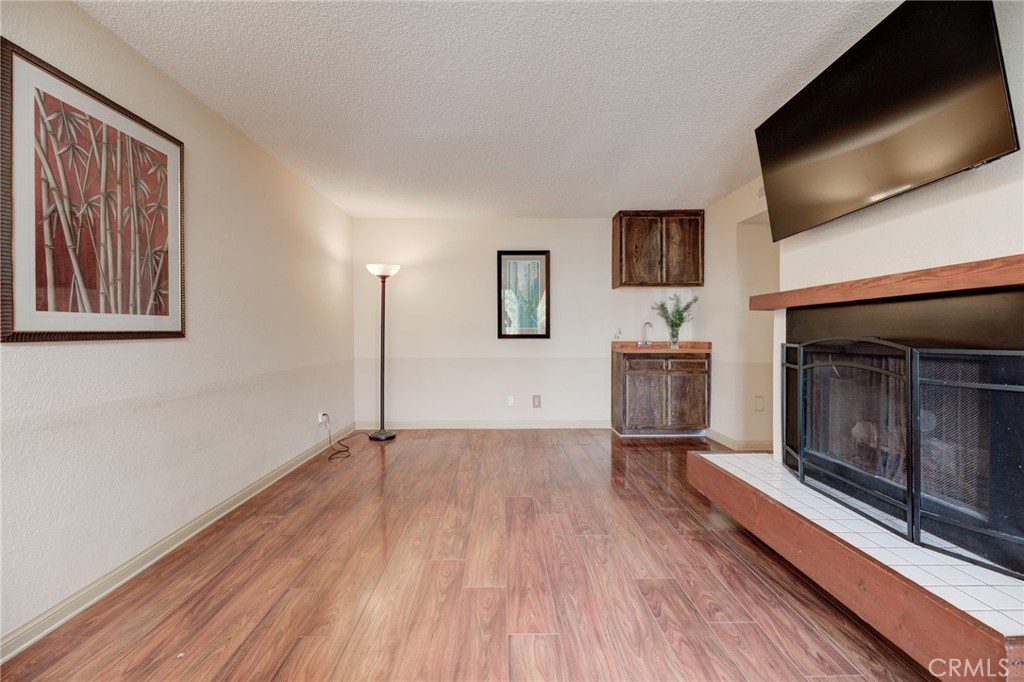 Photo 5 of 36 of 809 Sartori Avenue 1 townhome