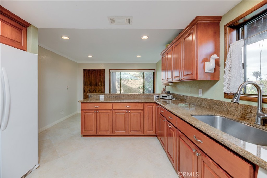 Photo 11 of 36 of 809 Sartori Avenue 1 townhome