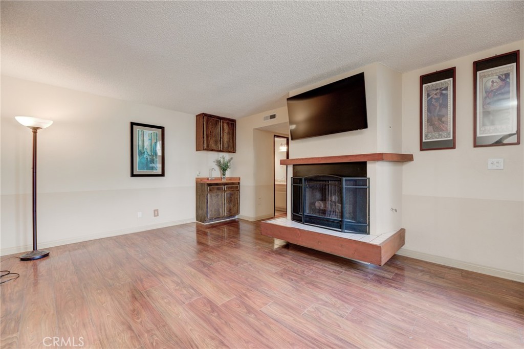 Photo 4 of 36 of 809 Sartori Avenue 1 townhome