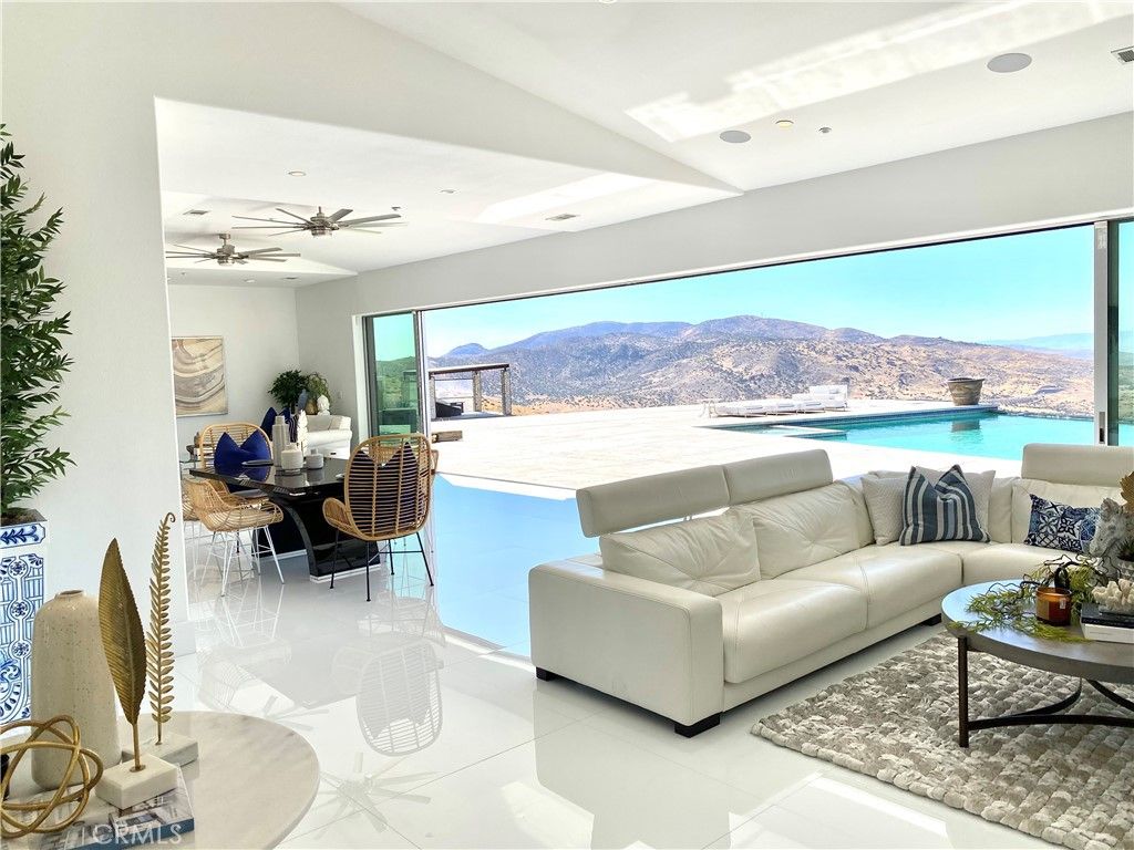 listing image 130729751949271044498
