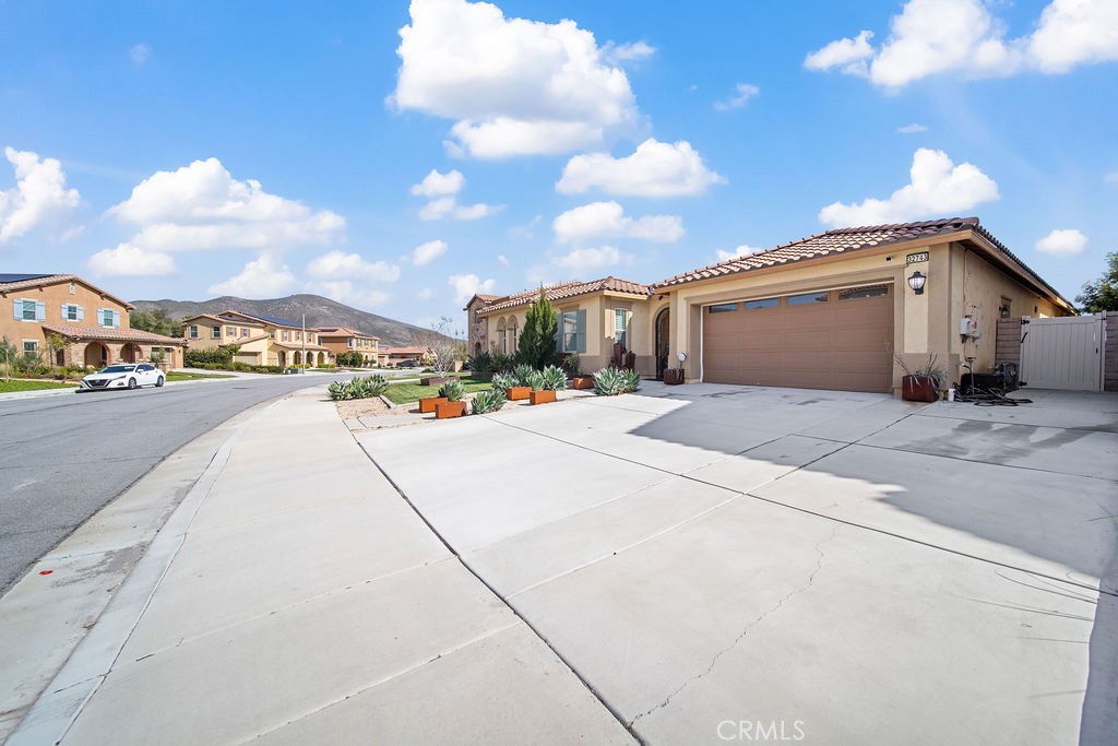 32743 Cherokee Rose Street