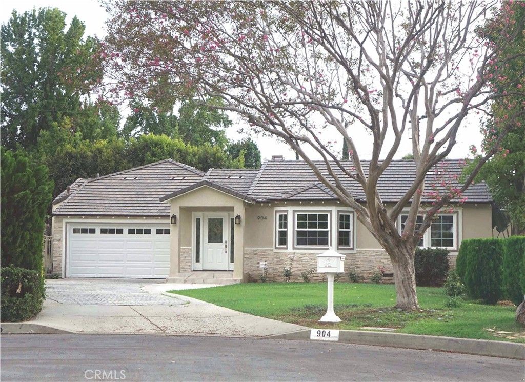 listing image 0