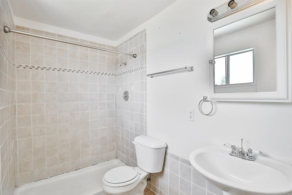 listing image 130725656877901790550
