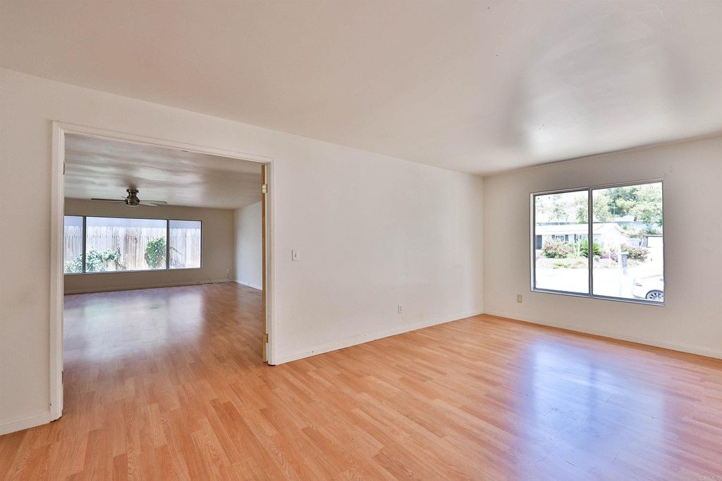listing image 130722577409666410493