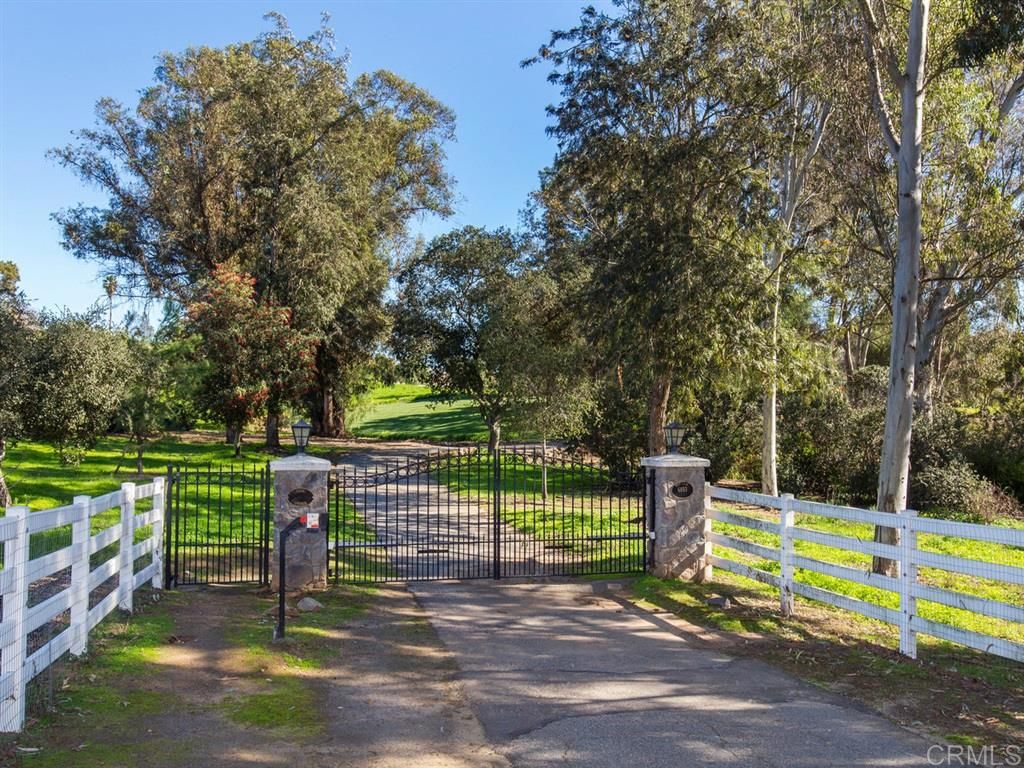 listing image 130720601192640279452
