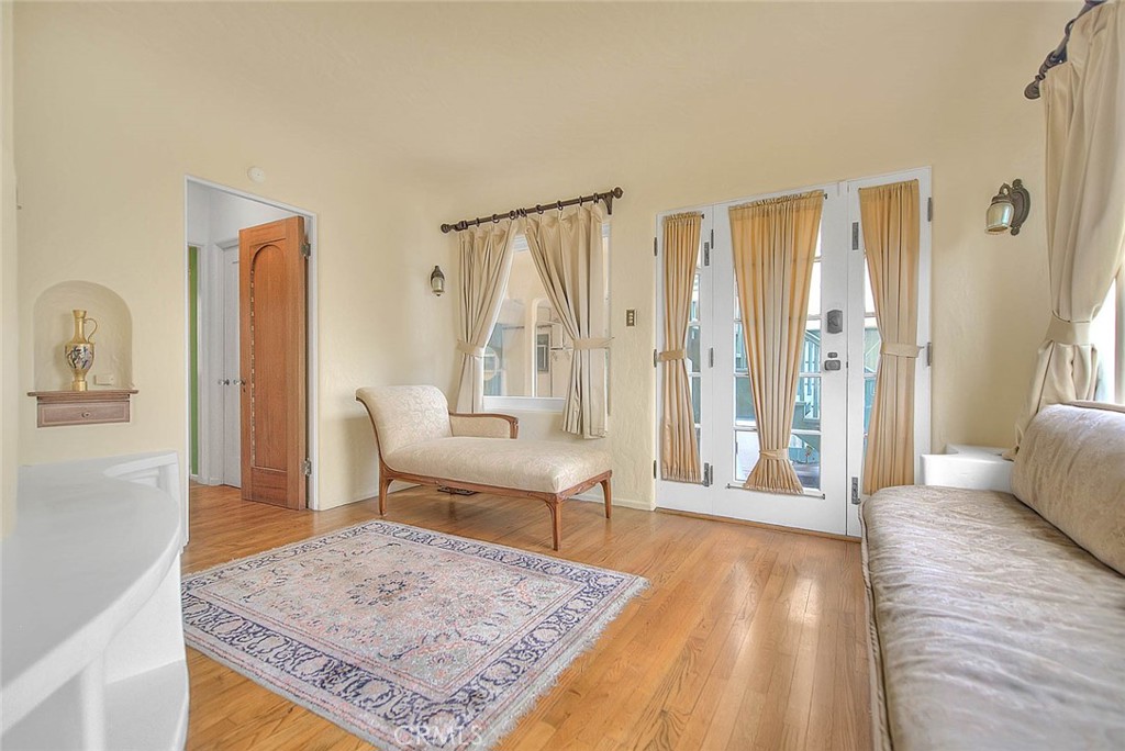 1602 The Strand
