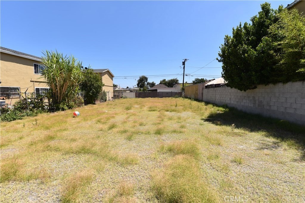 Vacant Lot! This industrial-zoned lot is conveniently located just minutes to the 710 FWY and 405 FWY. Current zoning is LBML 300V-Vacant light Industrial.