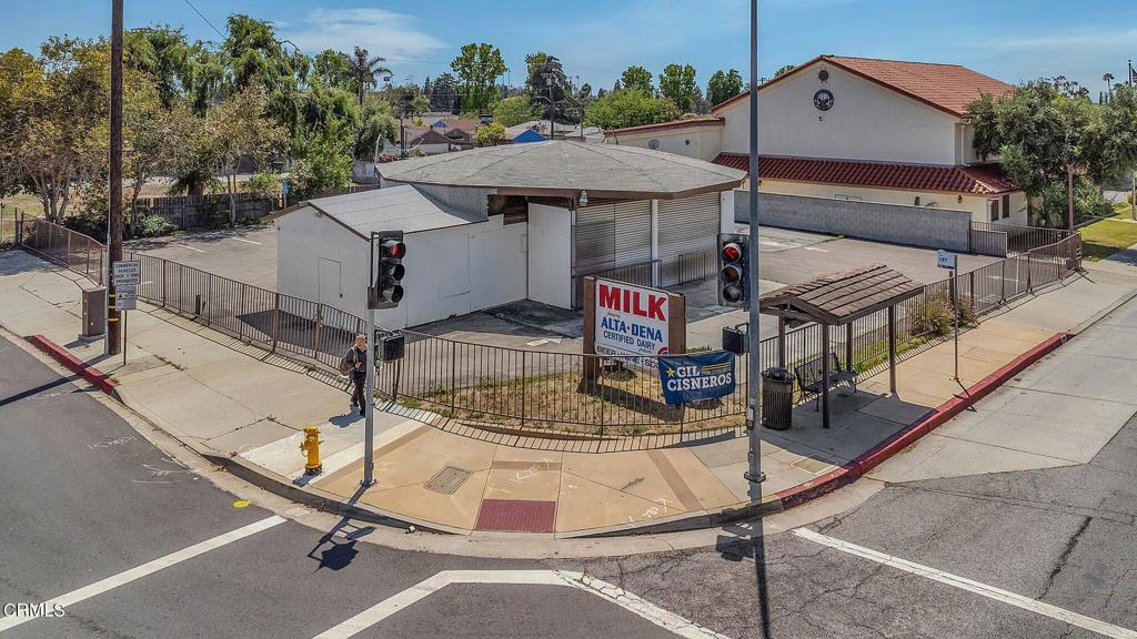 2444 Huntington Drive