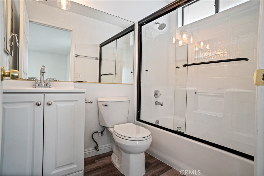 Photo 11 of 17 of 625 E Elk Avenue 5 townhome
