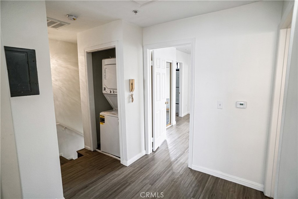 Photo 9 of 17 of 625 E Elk Avenue 5 townhome