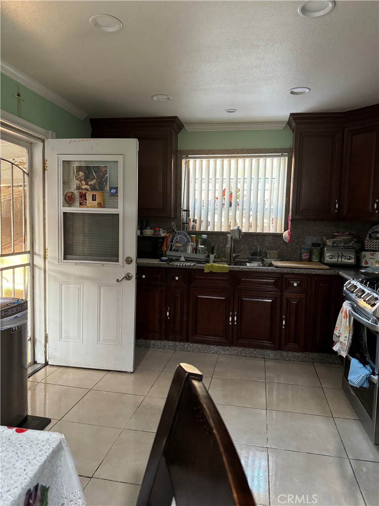 719 E Lomita Boulevard