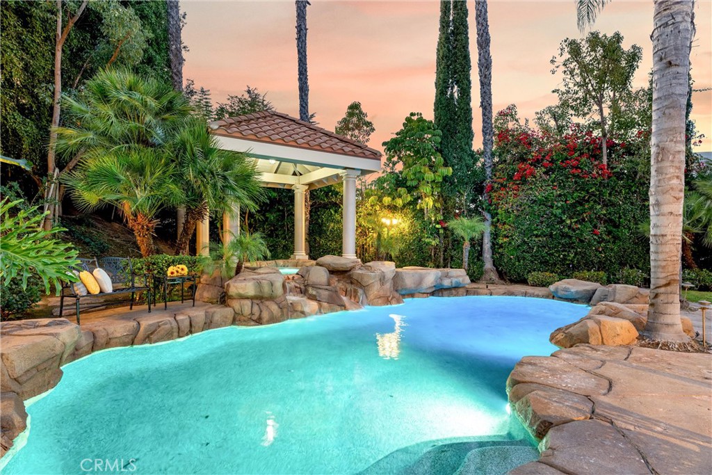 831 W Las Palmas Drive