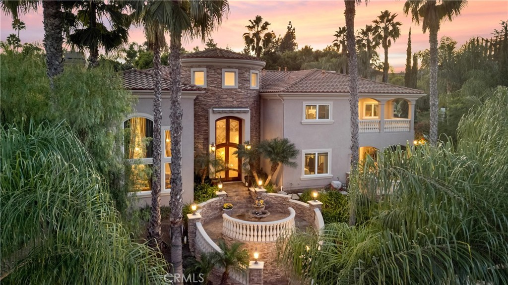 831 W Las Palmas Drive