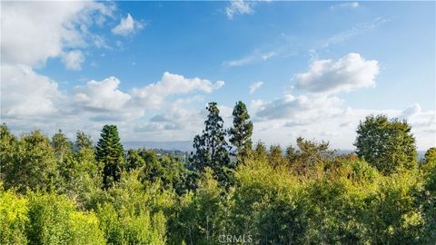 A home in North Tustin