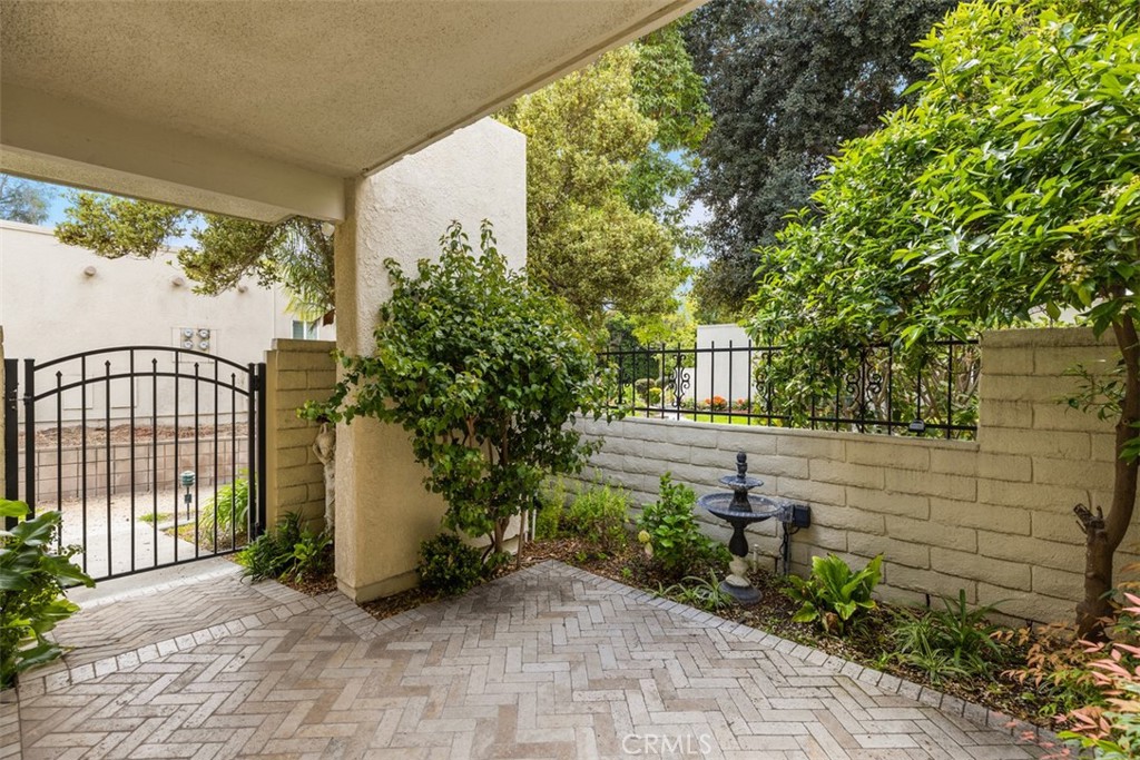 2049 Via Mariposa E H