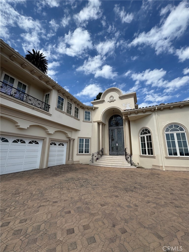 2025 E Live Oak Drive