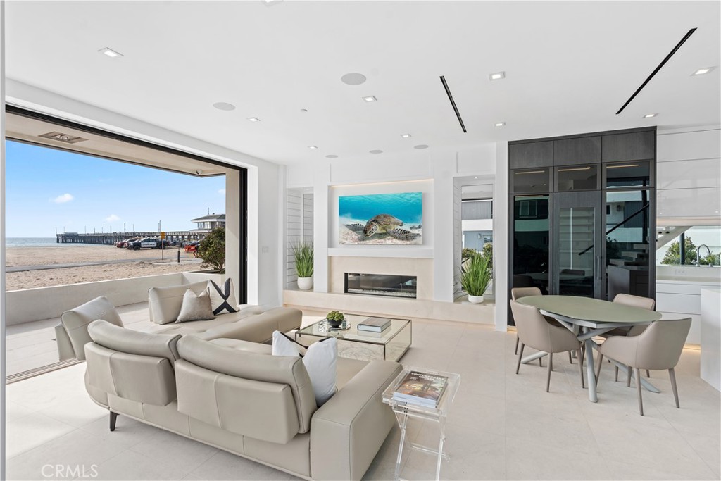 2000 W Oceanfront