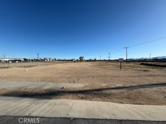 A general commercial property for sale in Victorville - this piece of land has a lot of opportunities here!