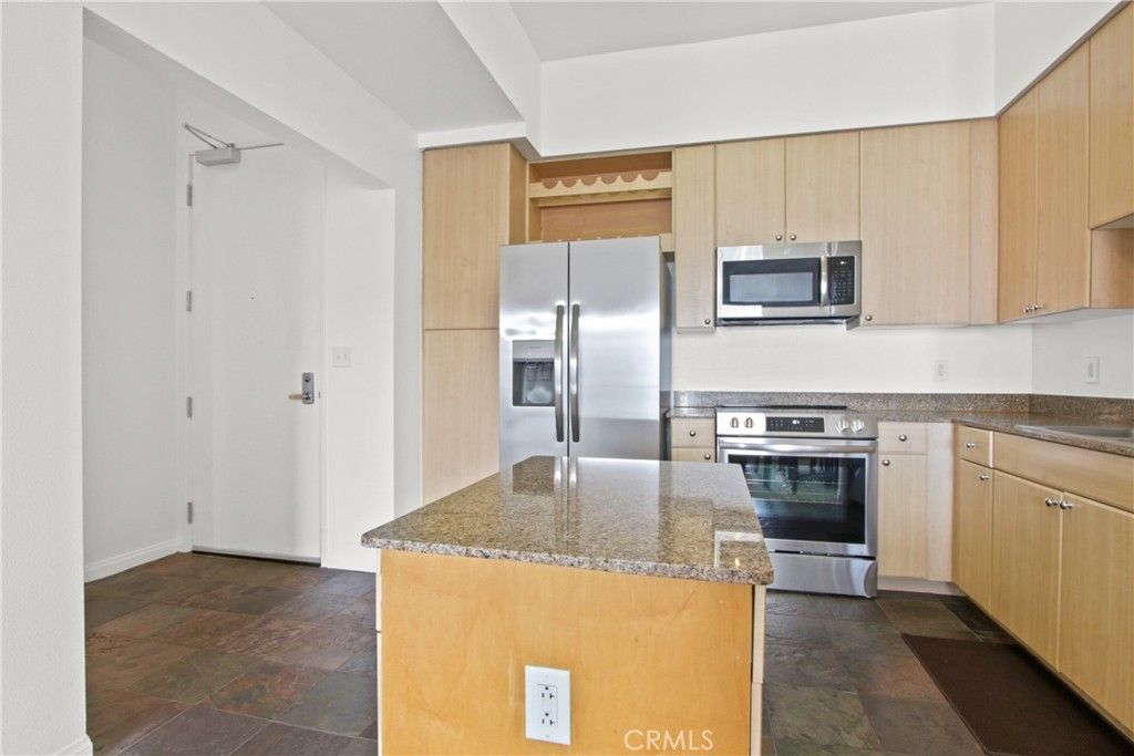 listing image 0