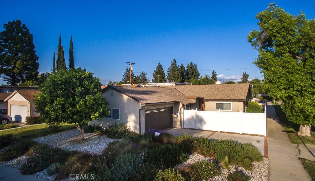 listing image 130728704584926399055