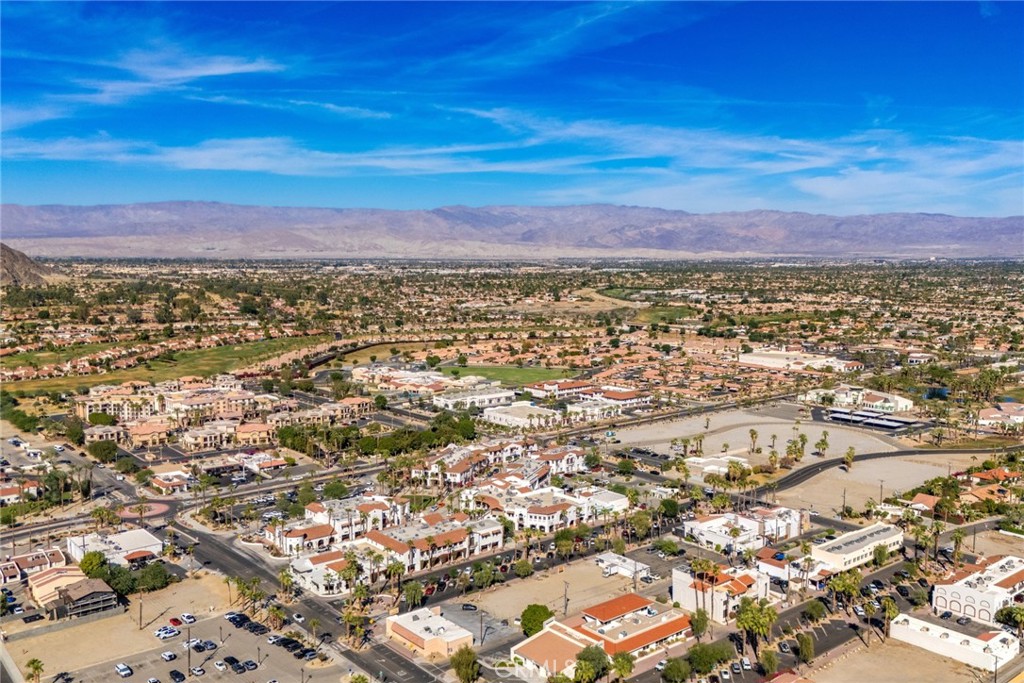 78085 Avenida La Fonda