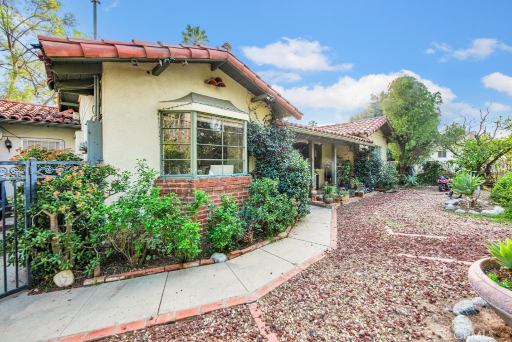 Properties 2 17520 Kingsbury Street