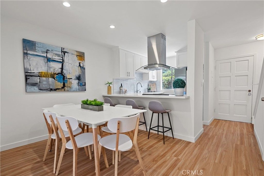 listing image 130726626702178963302