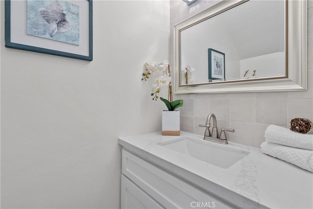 listing image 130729105296542991750