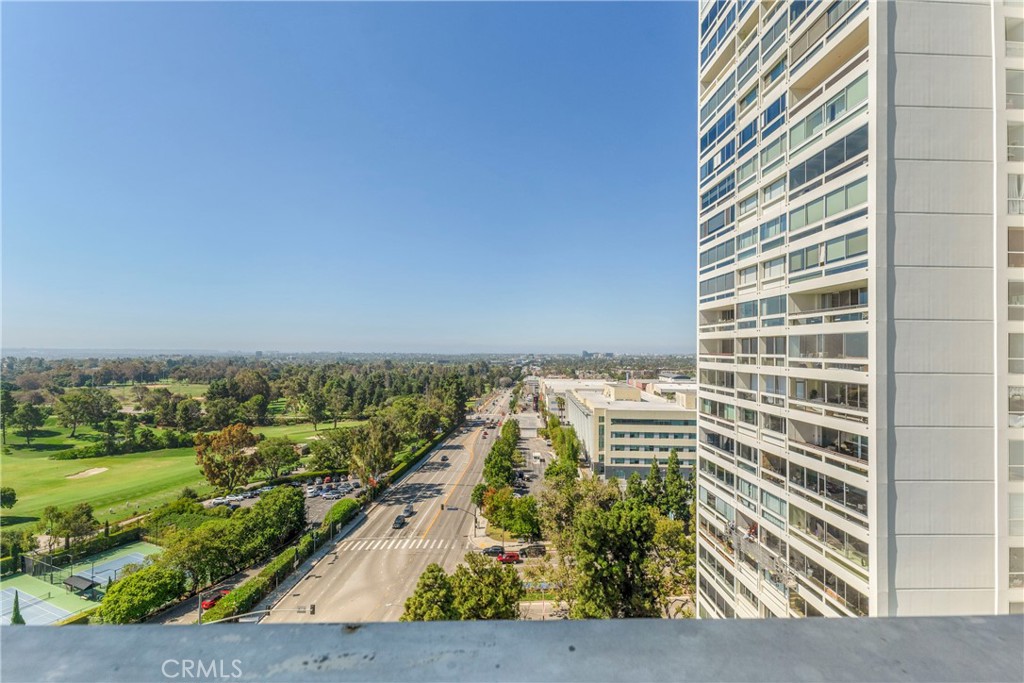 2222 Avenue Of The Stars 1401E