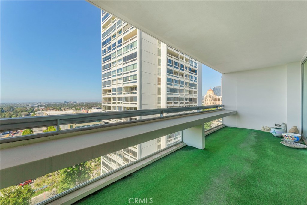 2222 Avenue Of The Stars 1401E