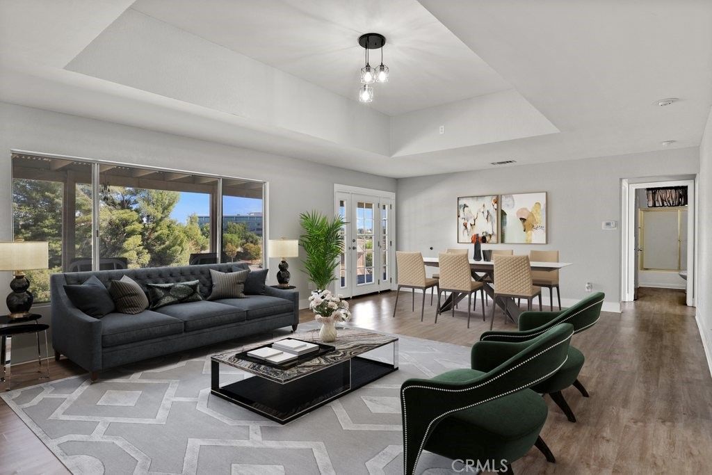 listing image 130727606081984135006