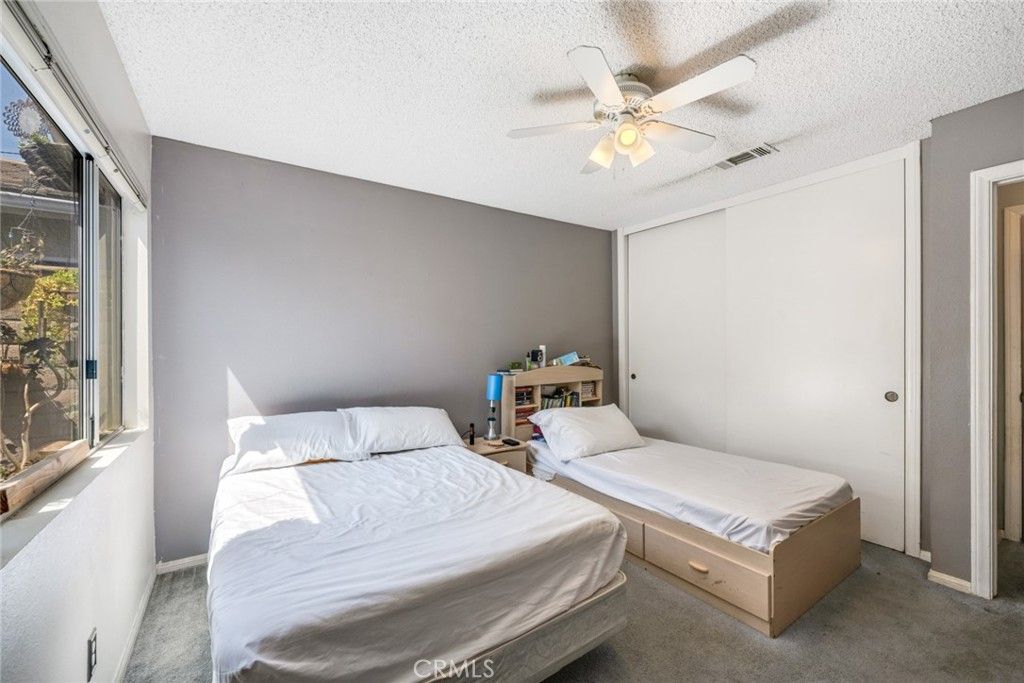 listing image 130725942796017359415